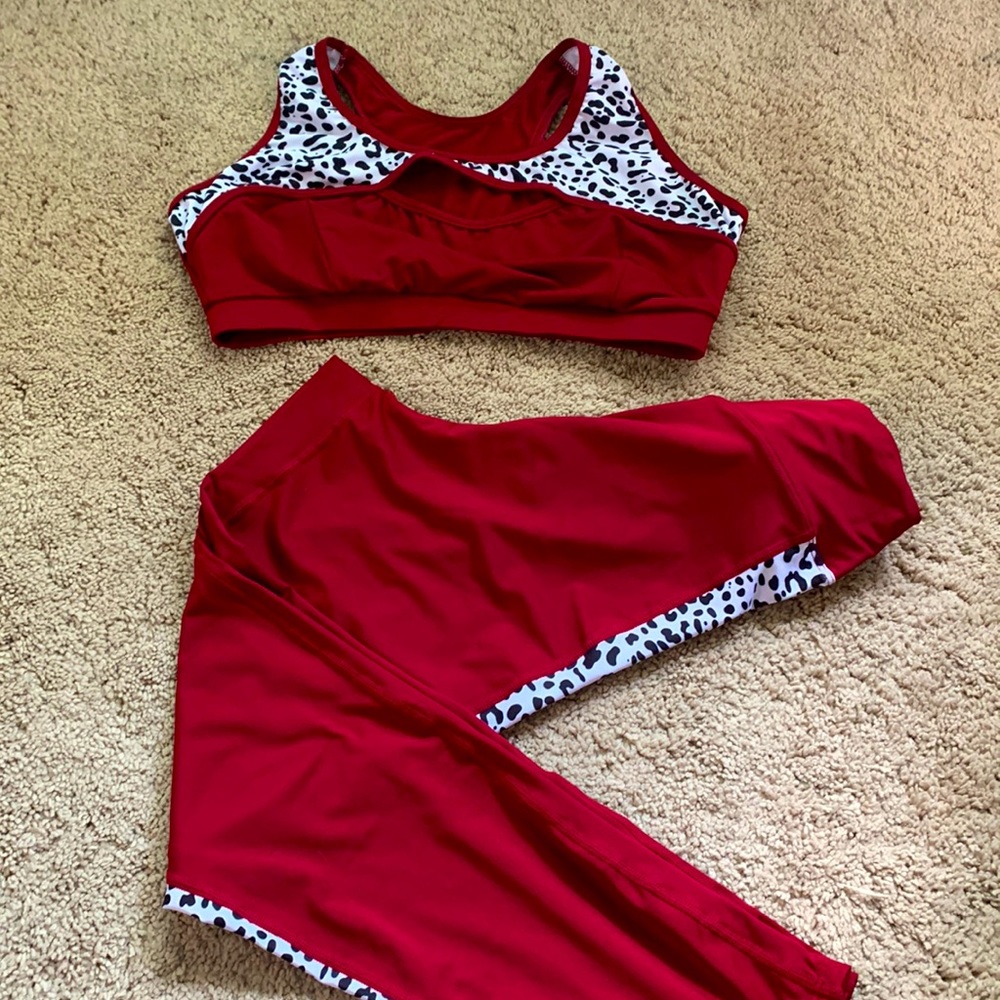 SHEIN Matching Athleisure Set Size X Red Leopard Print